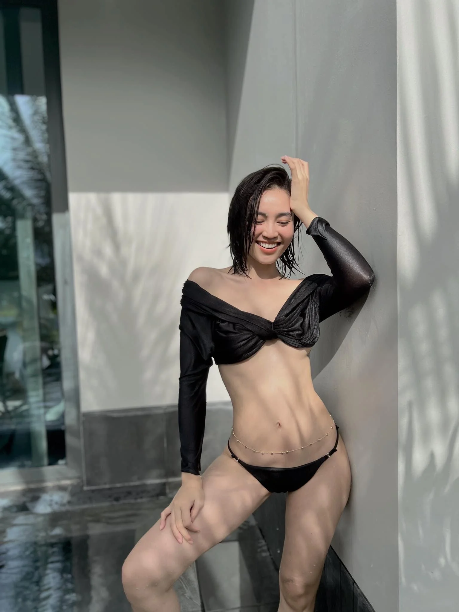 Ninh Dương Lan Ngọc hở bạo với bikini cắt xẻ cực cháy, vòng 1 lấp ló (4)