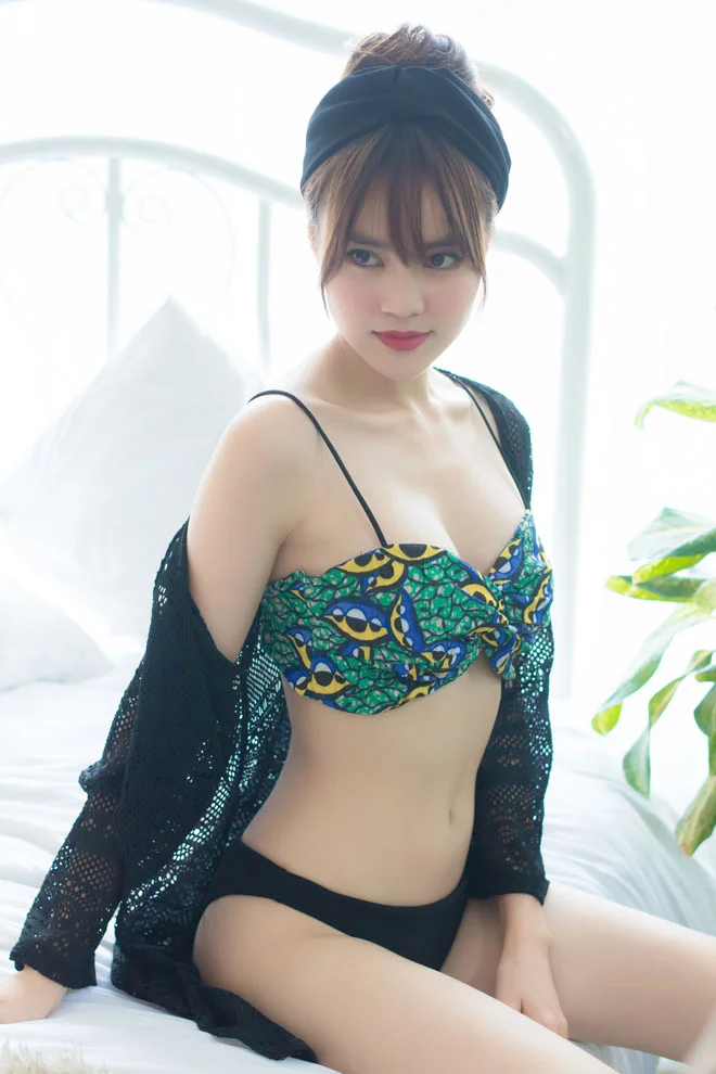 Ninh Dương Lan Ngọc sexy táo bạo trong MV chuyển hướng làm ca sĩ
