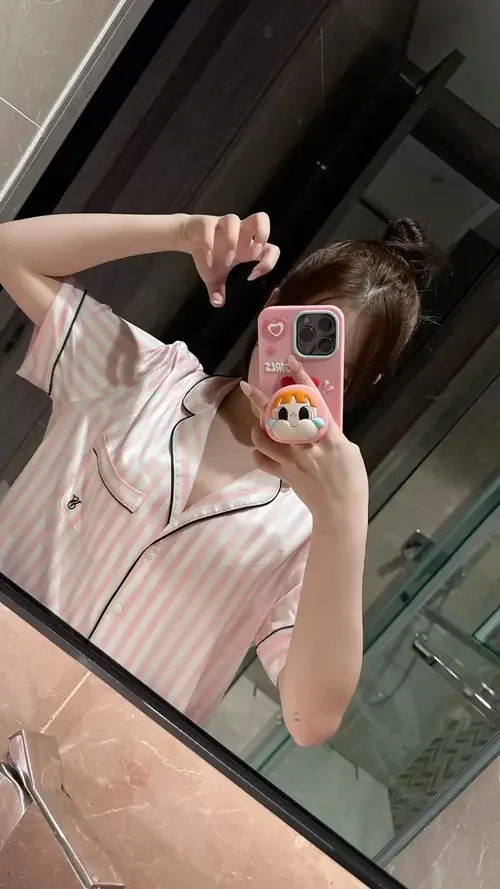 Chiêm ngưỡng 127 Ảnh Avatar Gái Xinh Che Mặt Bằng Điện Thoại