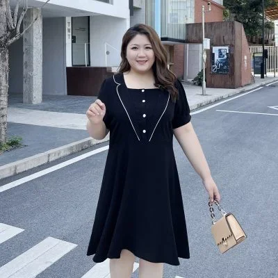 Mẫu đầm big size dự tiệc màu đen thiết kế trẻ trung cho người mũm mĩm