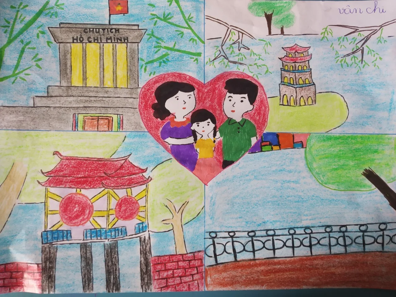 Bức vẽ tranh em yêu Hà Nội với hình ảnh Lăng Bác, Tháp Rùa và gia đình hạnh phúc.
