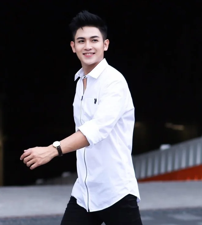 ảnh trai đẹp việt nam mặc sơ mi trắng lịch lãm