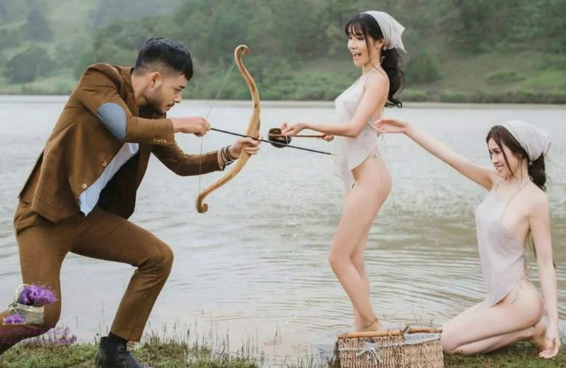4 bộ ảnh mặc như khỏa thân của hot girl, Á hậu khiến MXH sôi sục