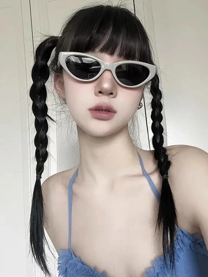 Gái xinh đeo kính bikini