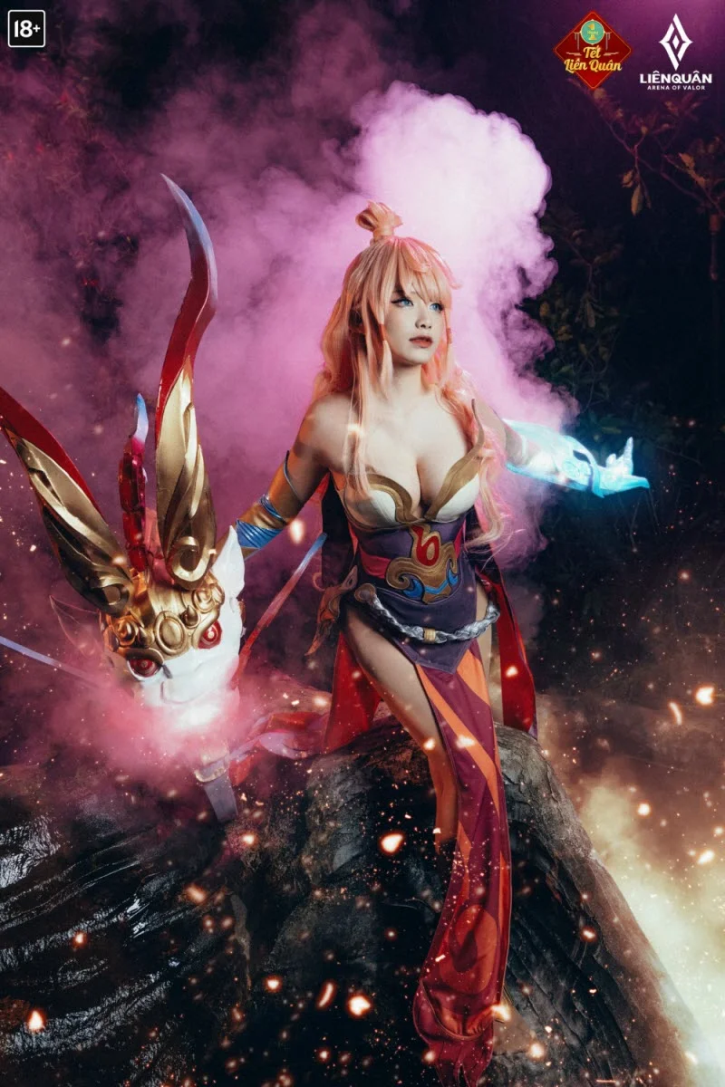 Gái xinh cosplay Tel'Annas Tân Niên Vệ Thần Liên Quân hình 3