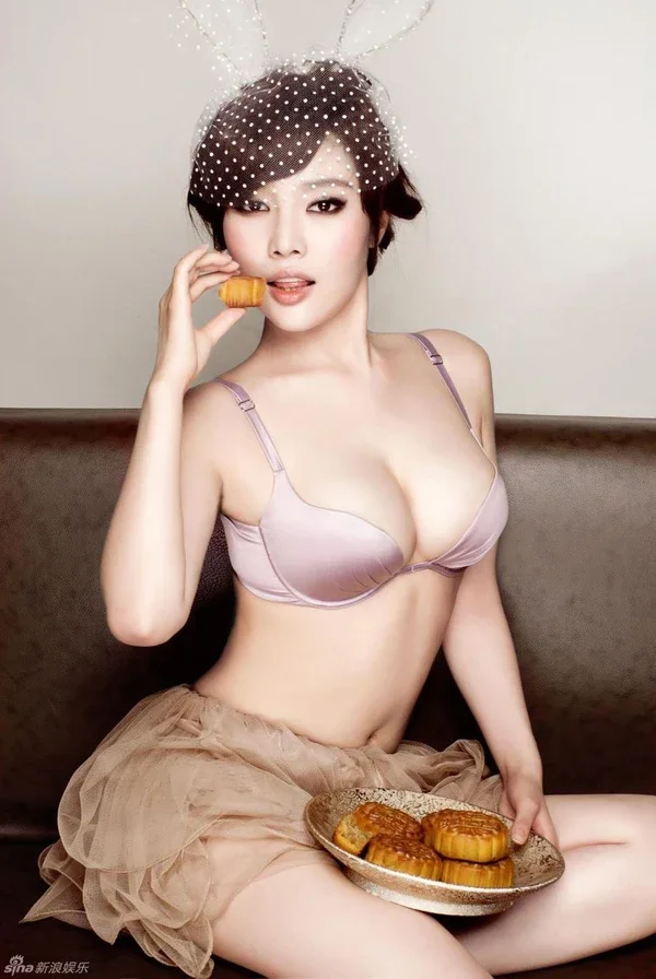 Ảnh 3 minh hoạ gái ngực to