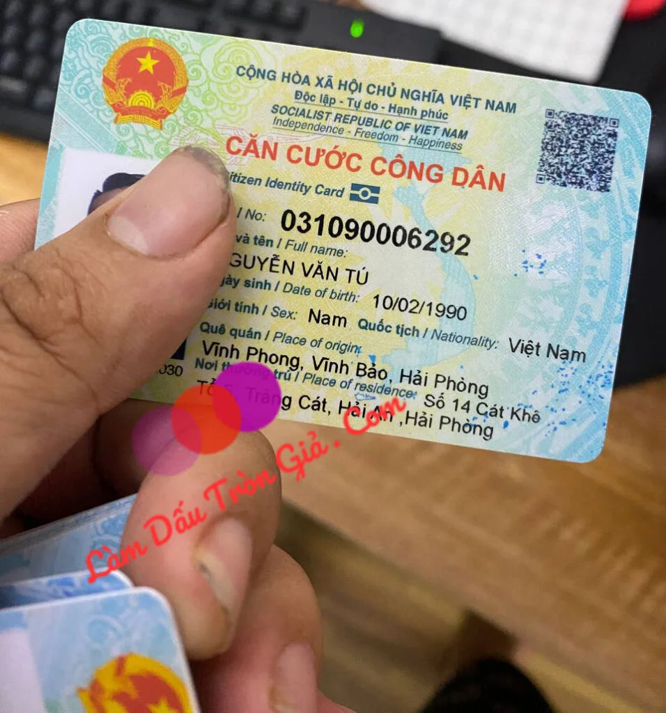 ảnh cccd giả minh họa thẻ căn cước công dân Việt Nam trên tay