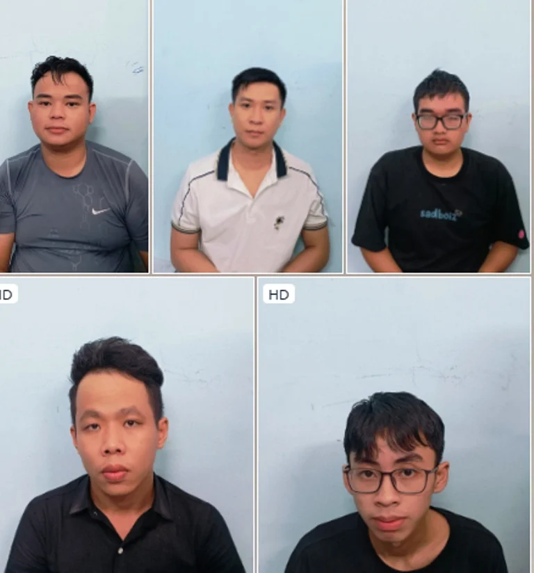 Những người đàn ông tham gia buổi làm việc hoặc xét xử liên quan đến hành vi sử dụng CCCD giả