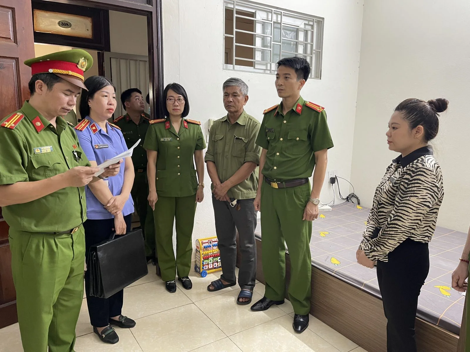 Nguy cơ từ việc chia sẻ hình ảnh căn cước công dân lên mạng xã hội
