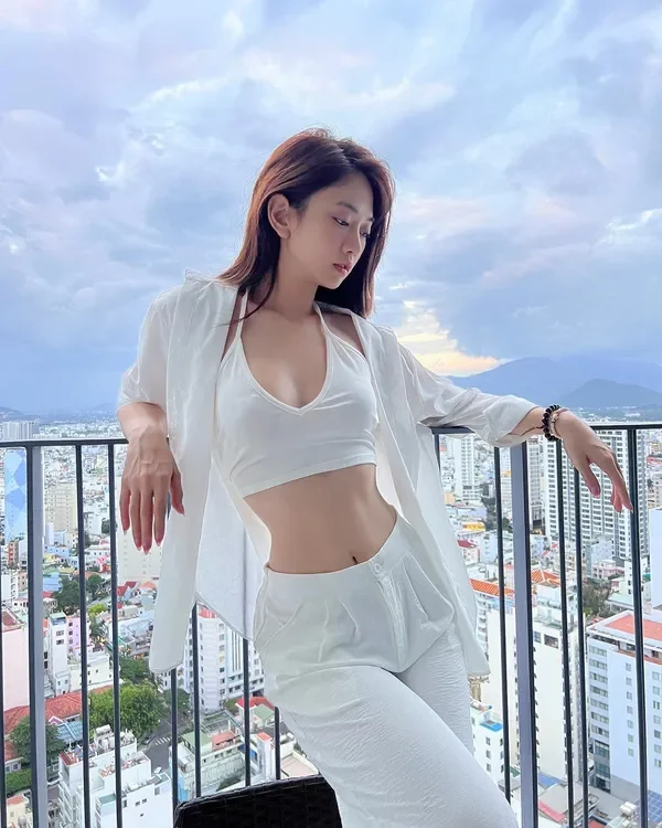 Ảnh Lê Bống tập thể thao.