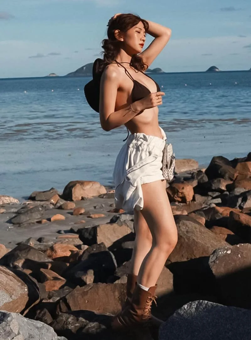 Ảnh Lê Bống mặc bikini 2