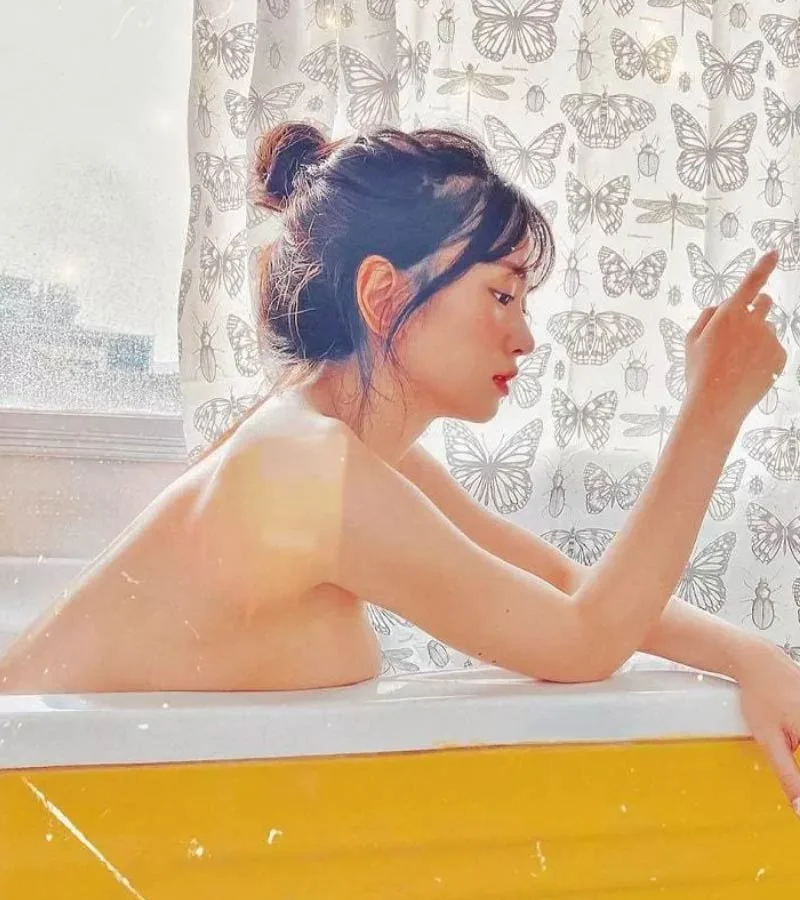 Ảnh Lê Bống nude 5