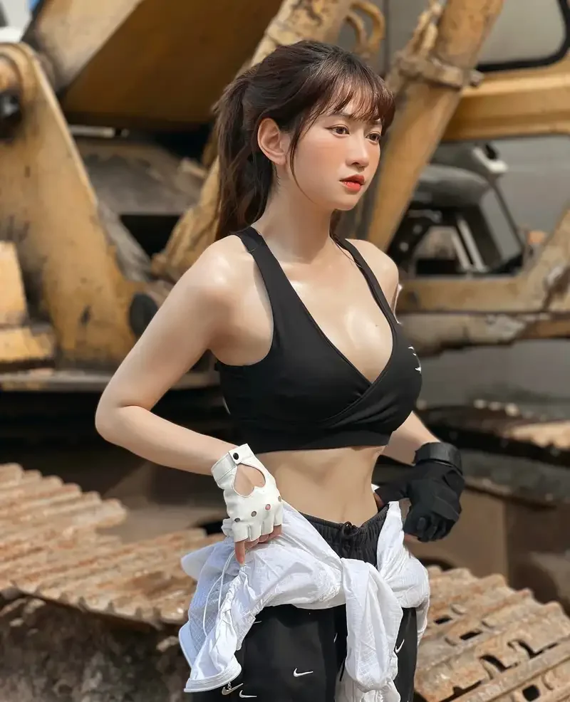 Lê Bống bikini trong những khoảnh khắc nổi bật