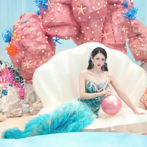 Lê Bống với phong cách sexy
