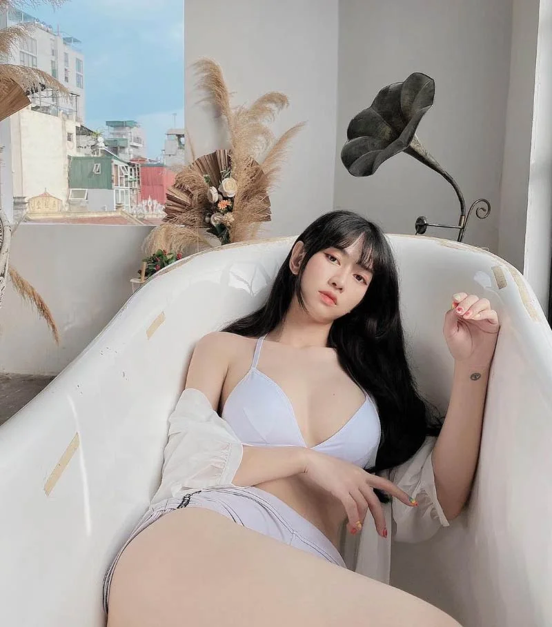 Ảnh Lê Bống mặc bikini 3