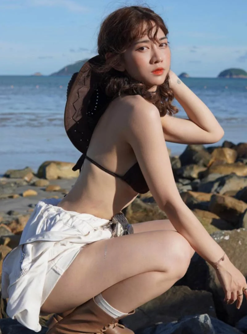 Ảnh Lê Bống mặc bikini 1