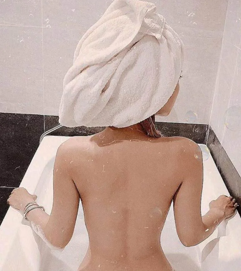 Ảnh Lê Bống nude 6