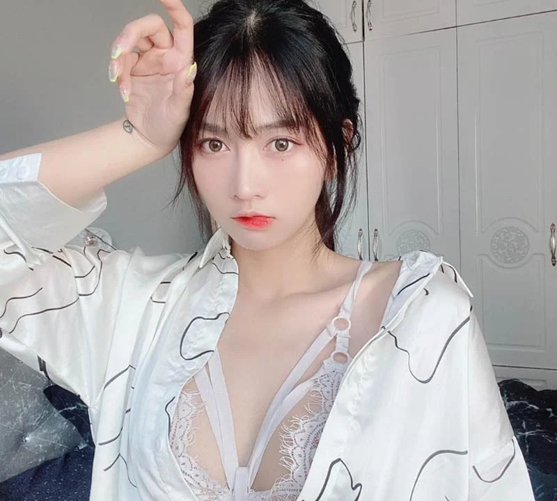 Ảnh Lê Bống diện nội y 5