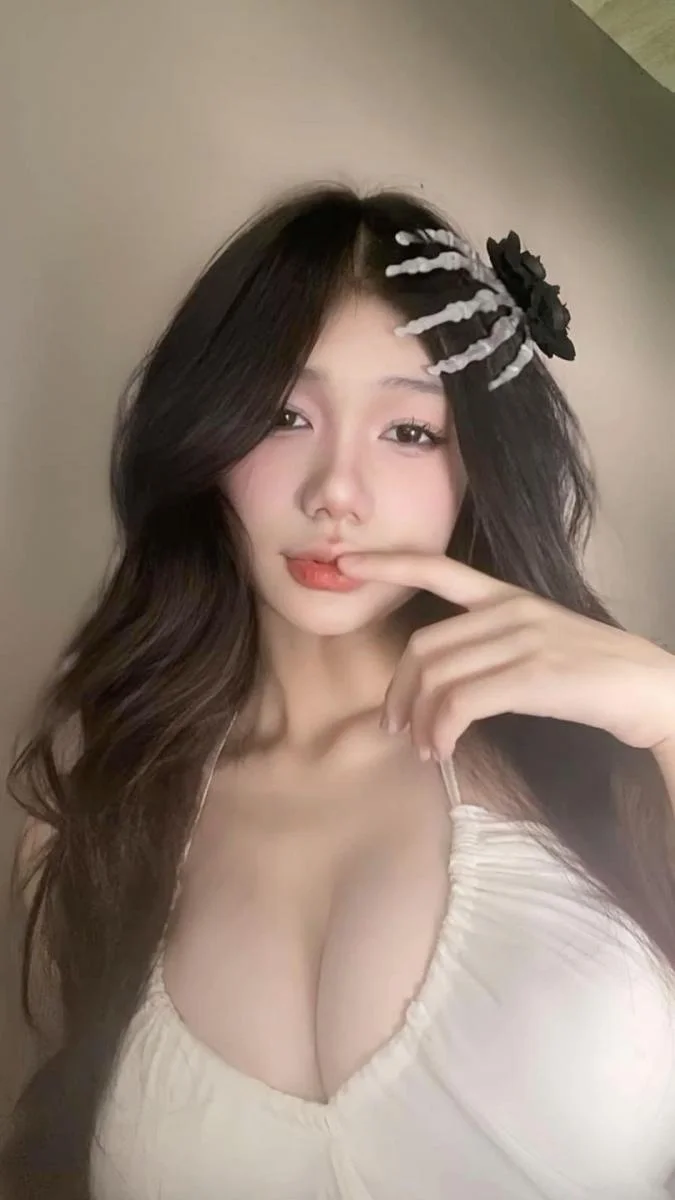 Hình ảnh sex gái xinh đẹp trong chuồng