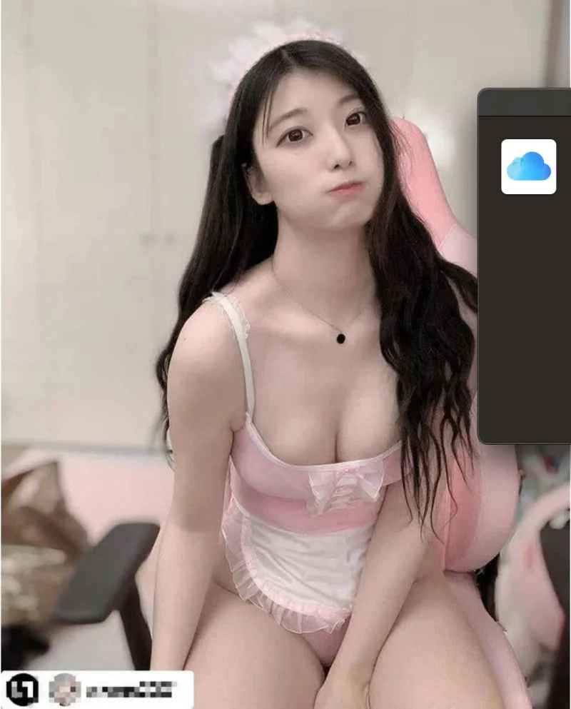 Gái xinh show hàng, làm chuyện người lớn ngay trên sóng