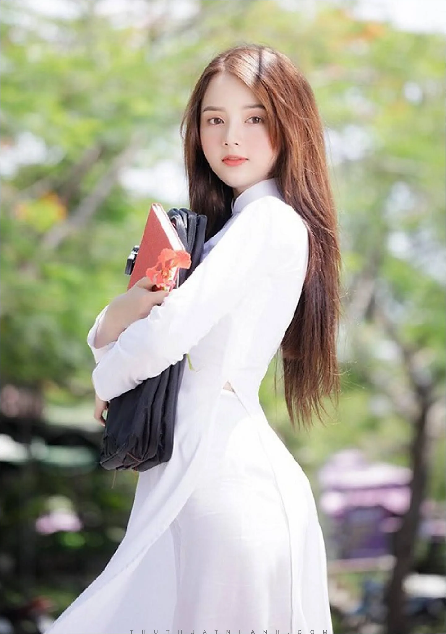 Ảnh Gái Xinh Mặc Áo D� i Duyên Dáng Đến Từng Centimet