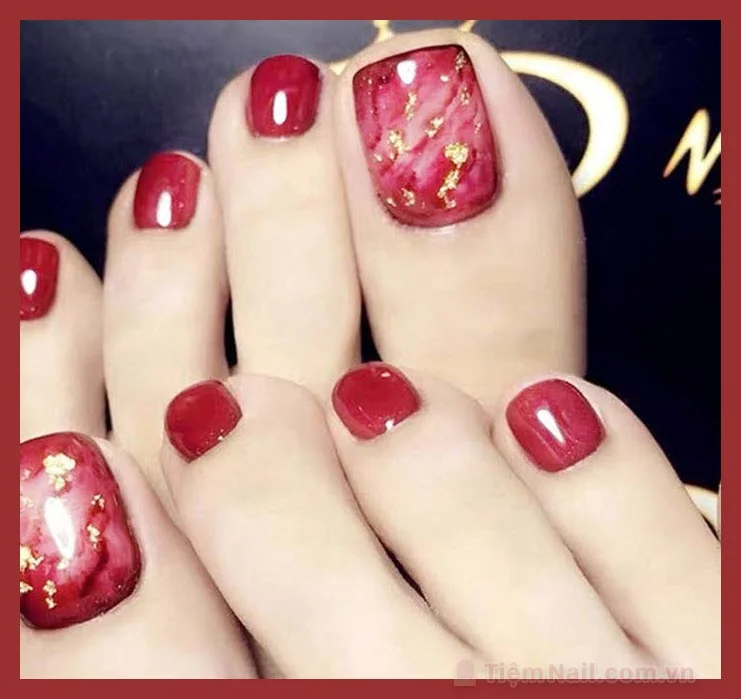 Mẫu móng chân đẹp màu đỏ độc đáo
