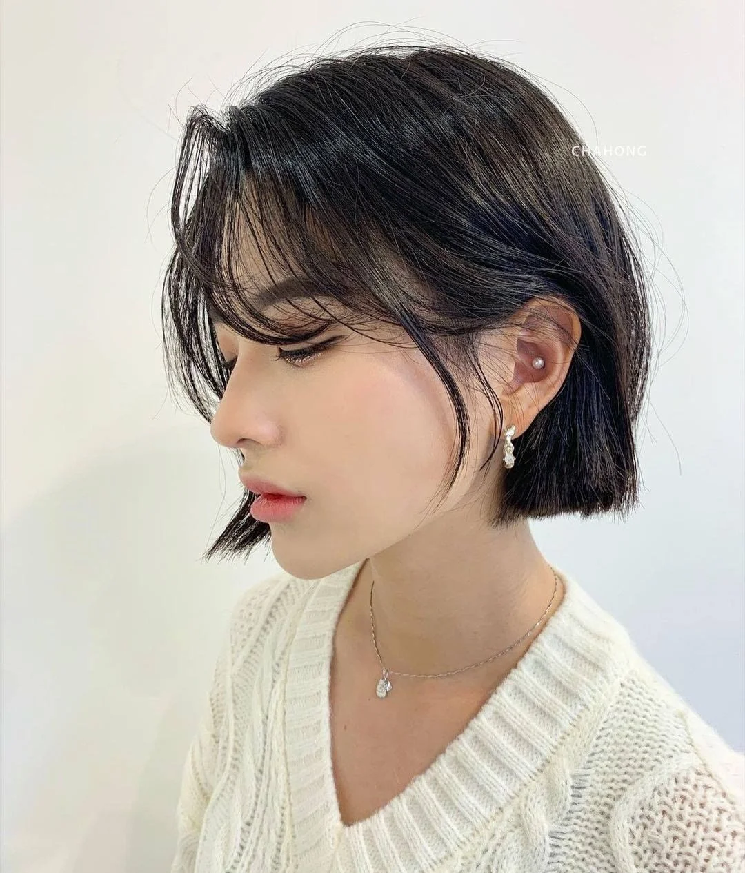Kiểu tóc tém nữ ngắn ngang cằm nhẹ nhàng