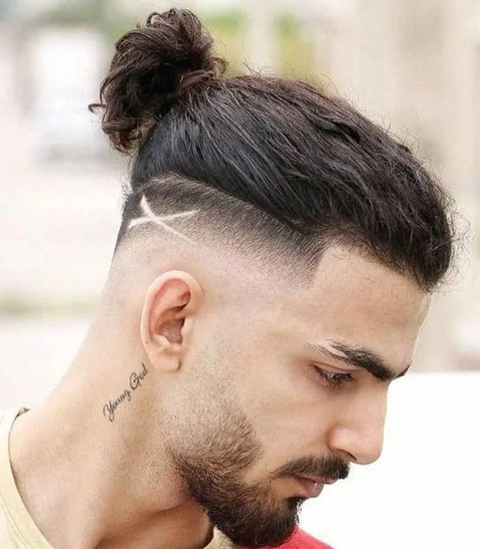 Kiểu tóc nam man bun với đường kẻ line cá tính